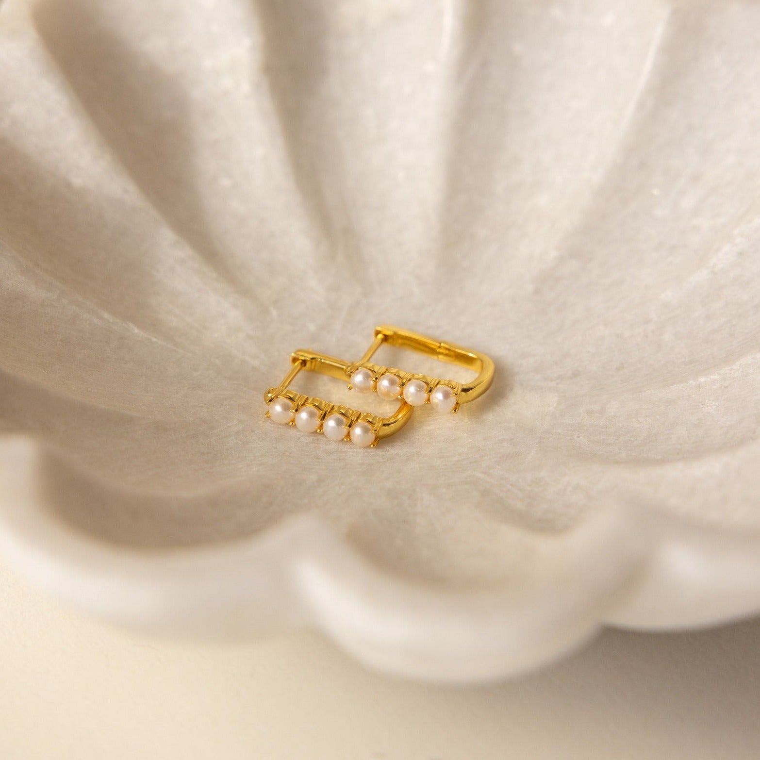 Elegant Simplicity: Freshwater Pearl Hoop Earrings 18K Gold